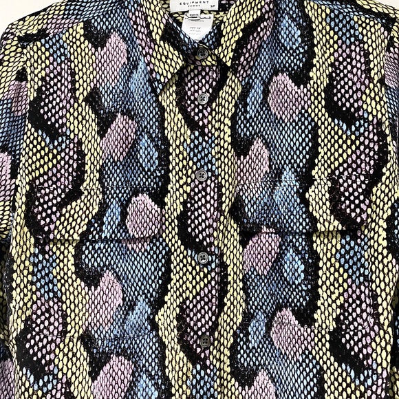 ÉQUIPEMENT silk shirt snake pattern size small. - Picture 5 of 6